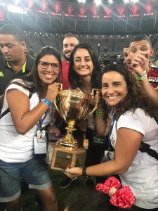 Não resistimos, e tiramos foto com a troféu Mario Jorge Lobo Zagallo